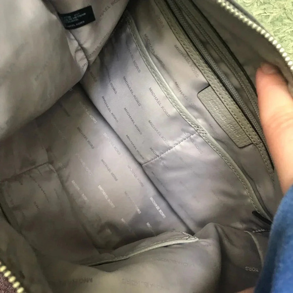 MICHAEL KORS LUPITA GRAY PEBBLED LEATHER HOBO SHOULDER BAG - Picture 7 of 7